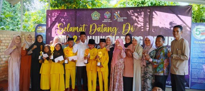 MIN 2 Gelar Pembagian Rapor Semester Genap Secara Khidmat