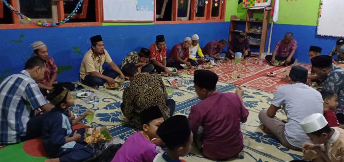 MIN 2 Tanjab Timur Laksanakan Buka Bersama Guru, Siswa dan Masyarakat 