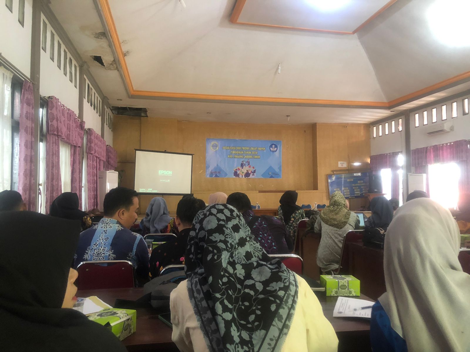 Kepala MIN 2 Tanjung Jabung Timur Ikuti Sosialisasi dan Tindak Lanjut Rapor Pendidikan Tahun 2024 di Dinas Pendidikan Kabupaten Tanjung Jabung Timur