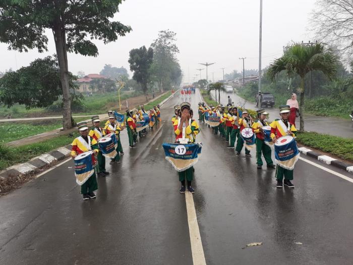 Drum Band MIN 2 Tanjab Timur Ikuti Lomba, Sambut HUT Tanjab Timur ke 20 