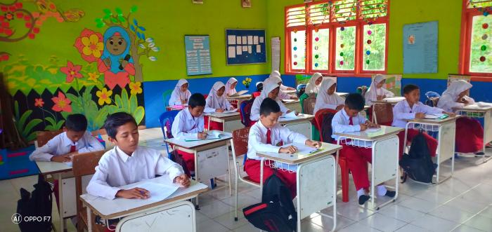 Pelaksanaan Ujian Akhir Semester ganjil di MIN 2 Tanjab Timur Berjalan Sukses.