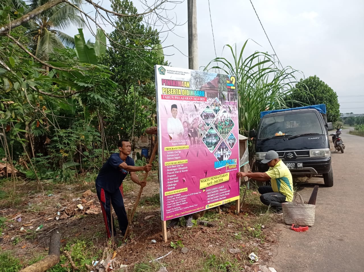 MIN 2 Tanjung Jabung Timur Lakukan Sosialisasi PPDB Melalui Spanduk