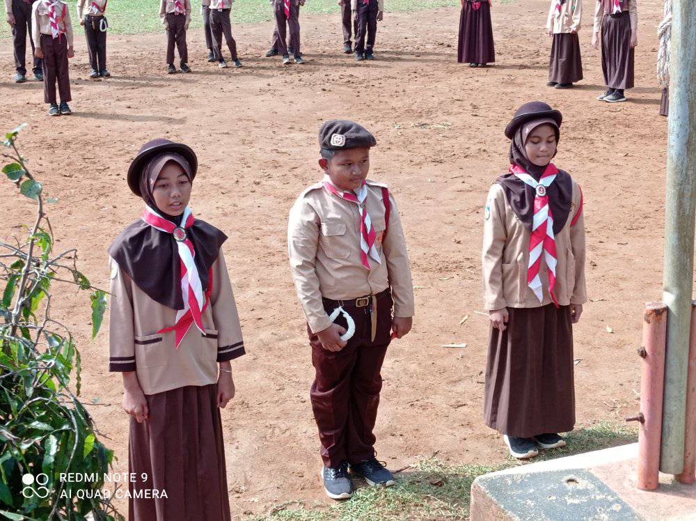 Wujudkan generasi mandiri MIN 2 Tanjung Jabung Timur, Laksanakan Ekstrakurikuler Pramuka