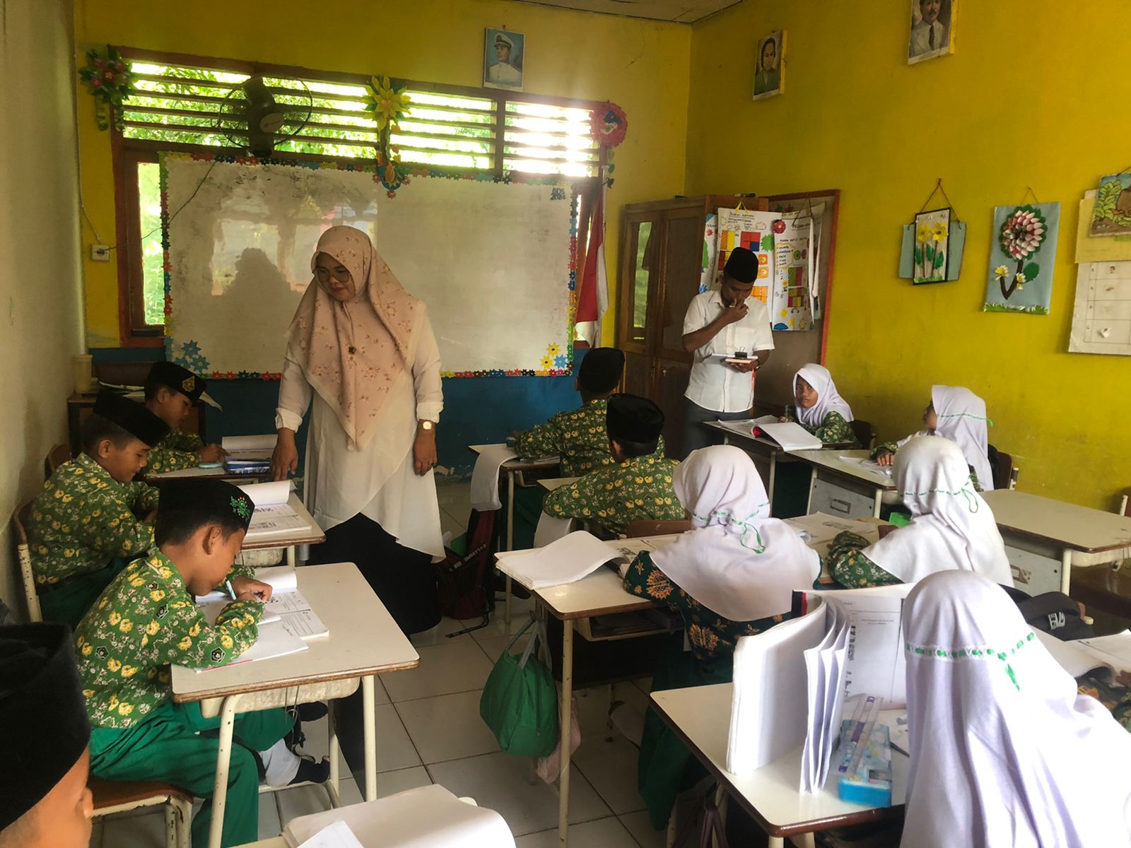 Kepala MIN 2 Tanjung Jabung Timur Lakukan Supervisi untuk Tingkatkan Kinerja Guru