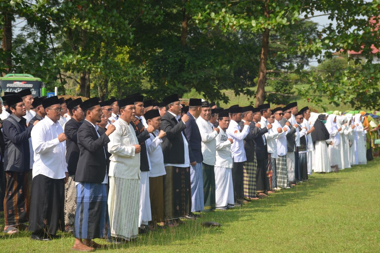 Kepala MIN 2 Tanjung Jabung Timur Ikuti Upacara Hari Santri Nasional Tahun 2024