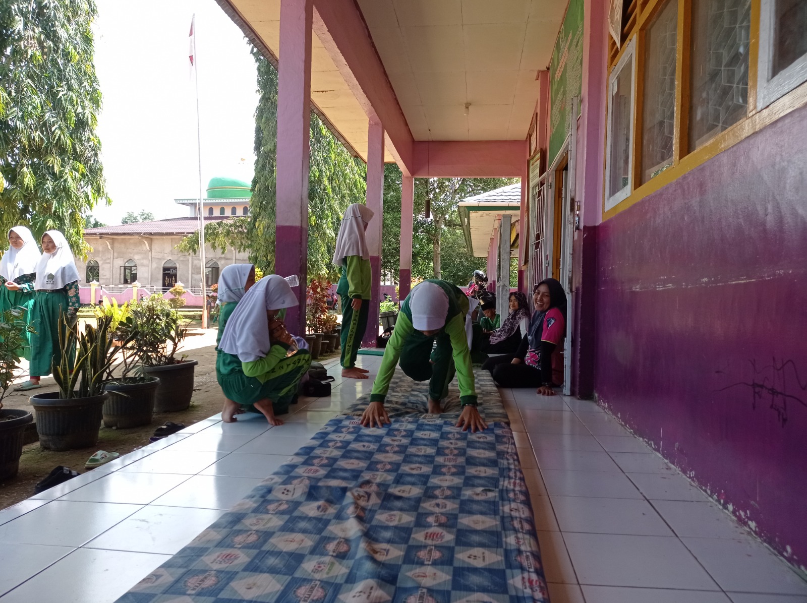 Wujudkan Atlet Berprestasi, MIN 2 Tanjung Jabung Timur Gelar Seleksi Atlet Senam Lantai