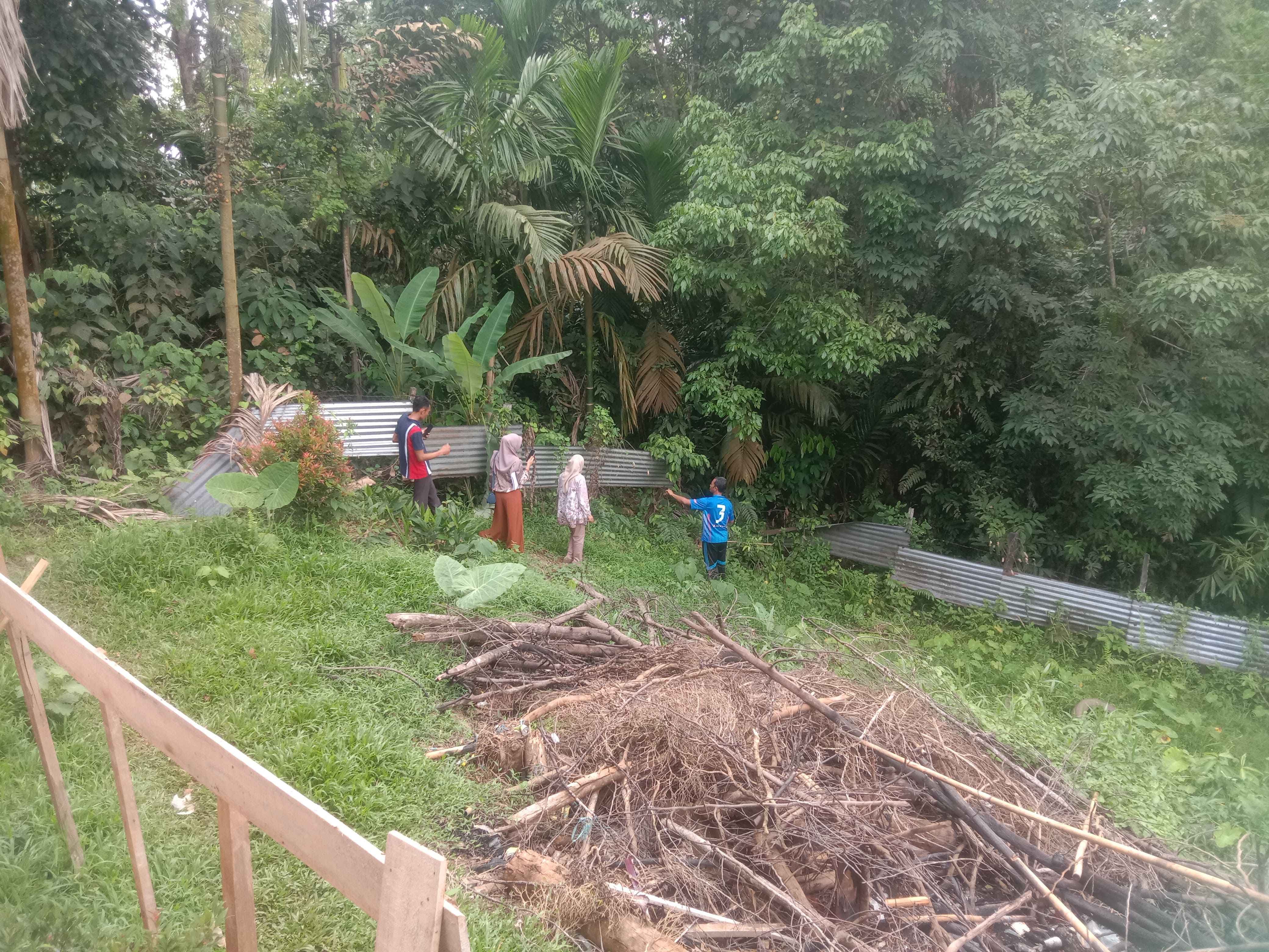 MIN 2 Tanjung Jabung Timur Tertibkan Aset dengan Pemasangan Patok Batas Tanah