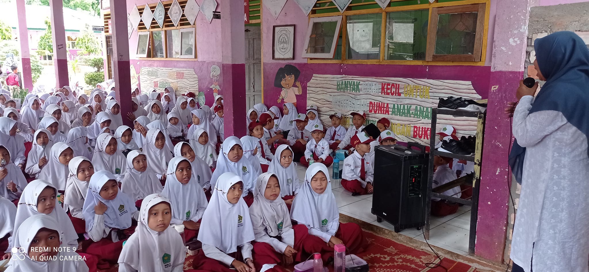 Peserta Didik MIN 2 Tanjung Jabung Timur lakukan gerakan sarapan sehat dan bergizi