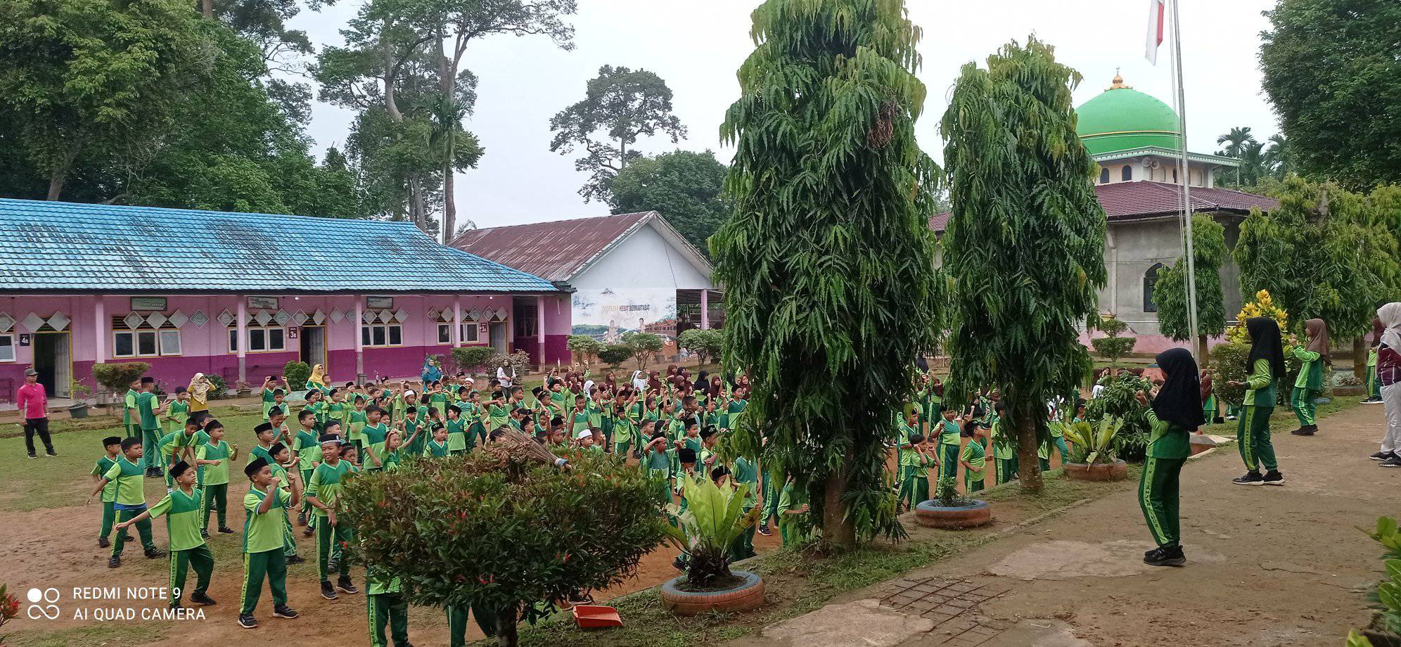 Senam Rutin tingkatkan kebugaran warga madrasah MIN 2 Taniung Jabung Timur