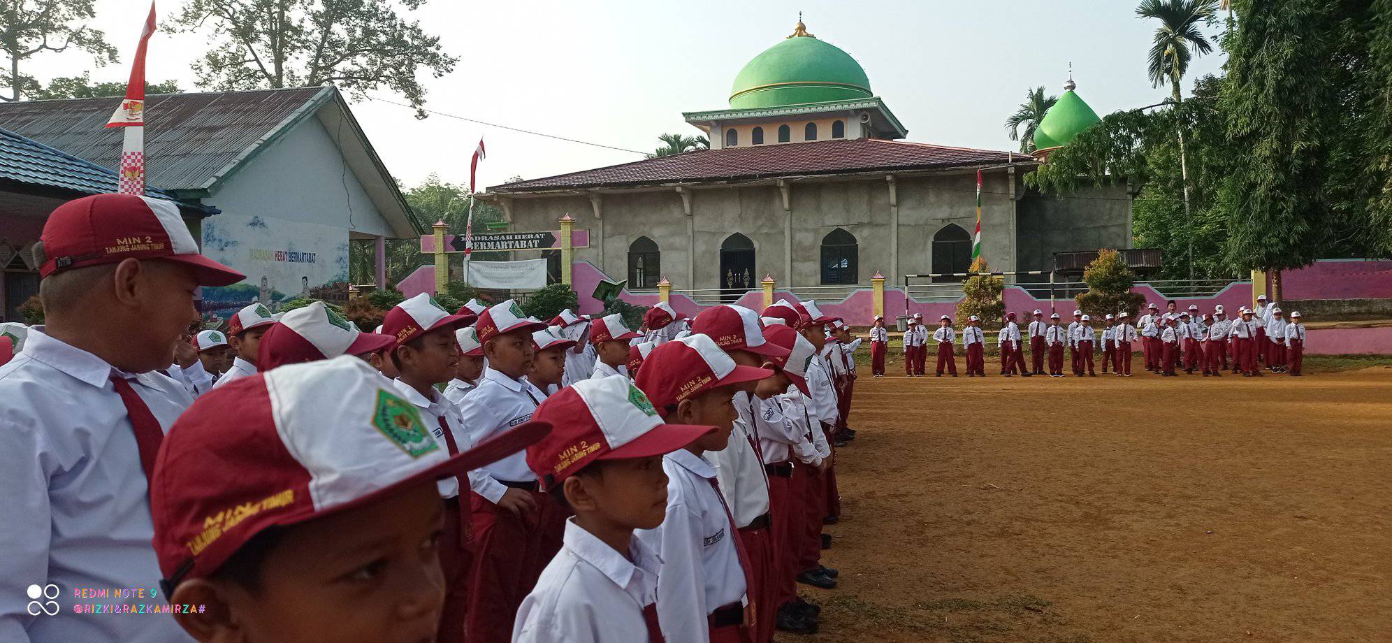 Munifah, S.Pd.I : Hidup mendunia dengan Bahasa