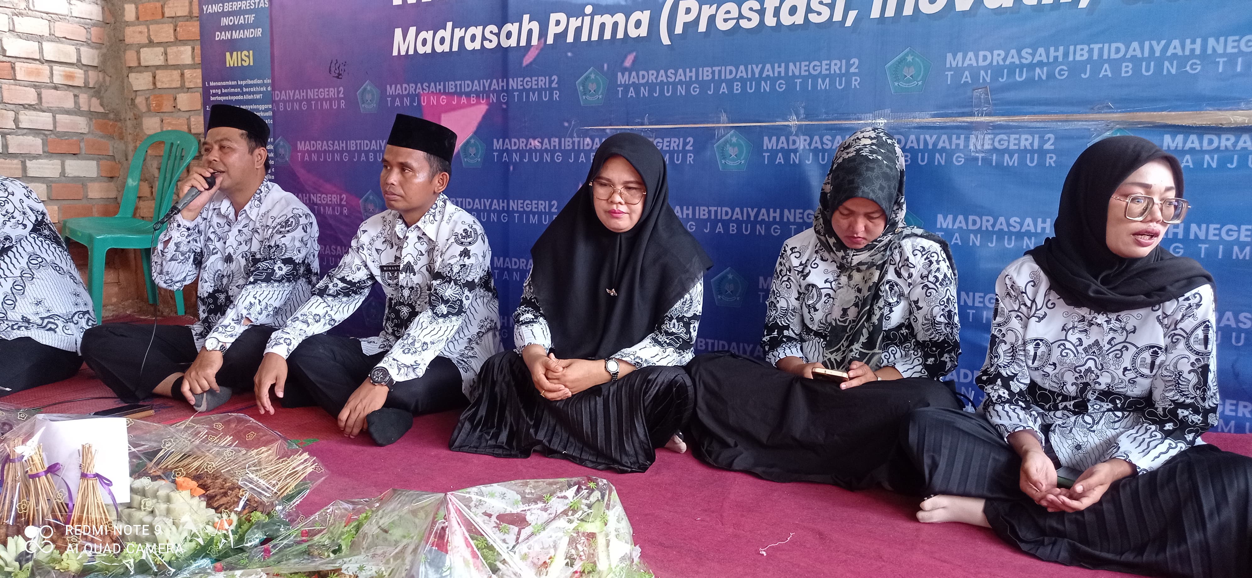 POTONG TUMPENG HGN TAHUN 2024, TRADISI UNGKAPAN RASA SYUKUR MAJELIS GURU MIN 2 TANJUNG JABUNG TIMUR